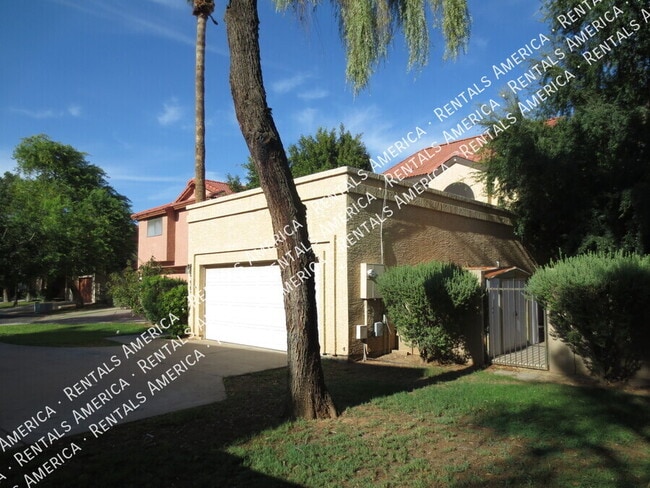 Building Photo - 5965 W Oakland St Rental