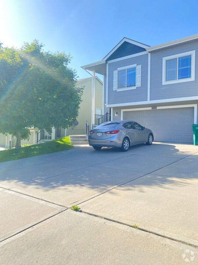 Building Photo - 1/2 MONTH OFF SUMMER MOVING SPECIAL!!! Upd... Rental