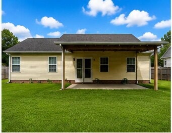 Adorable 3 bed, 2 bath w/ Attached Garage!