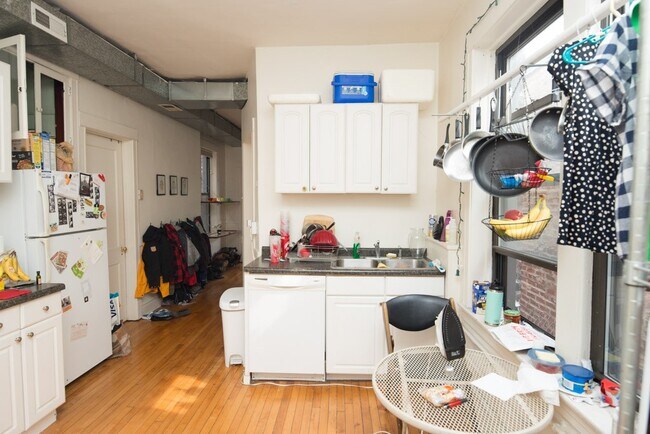 Photo - 1919 W Schiller St Unit 3F