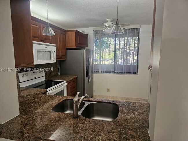 8592 W Sunrise Blvd Unidad 209