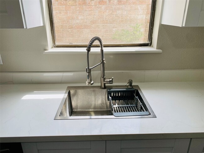 Photo - 2819 Colony Dr