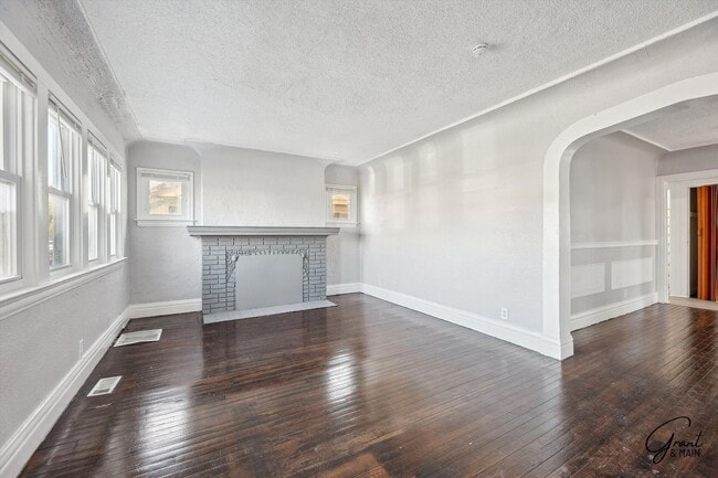 Photo - 3 bedroom 2 bath $1375