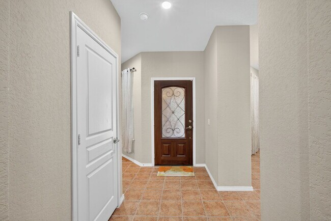 Photo - 4054 Deep River