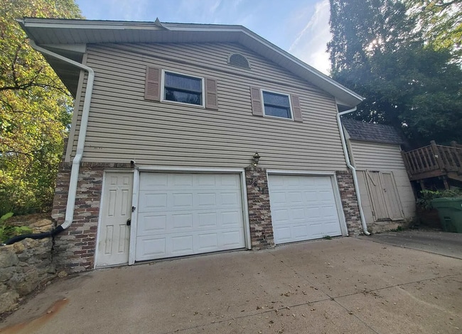 Building Photo - Spacious 3-Bed 3-Bath Clinton Home with Attached Garage