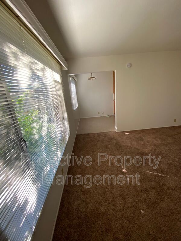 Photo - 1221 W Shorb St