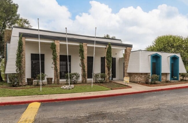 Building Photo - 1124 Rutland Dr Unit 023
