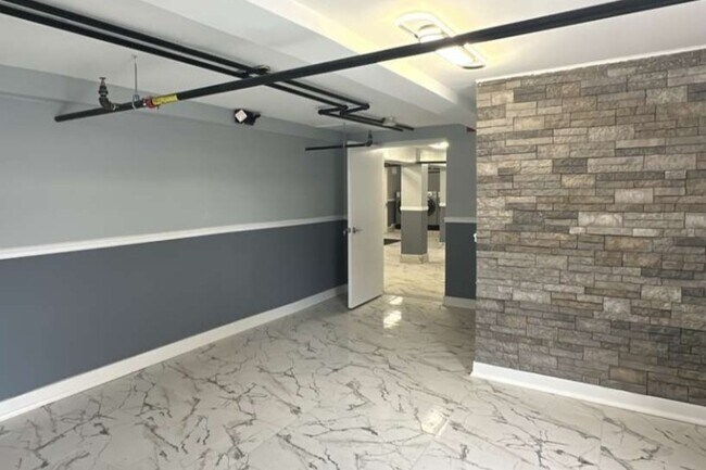 Deerfield Laundry Entry