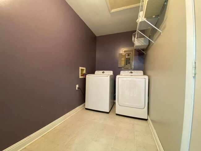 980 White Cir