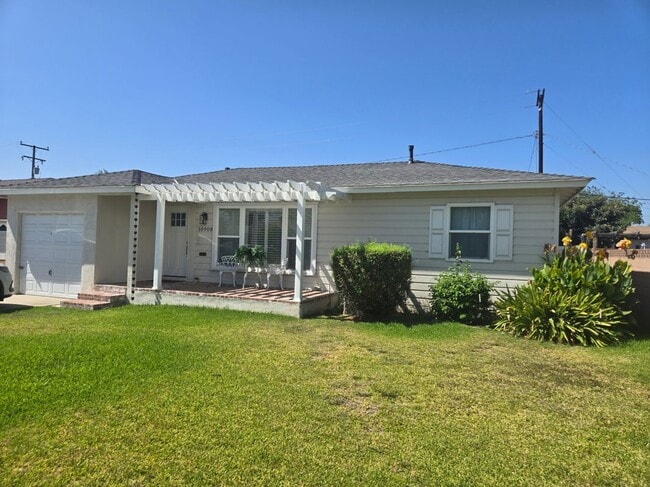 Building Photo - 10908 Winchell St
