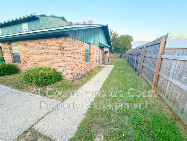 Photo - 875 Fairview Dr