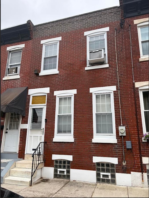Building Photo - 3065 Edgemont St
