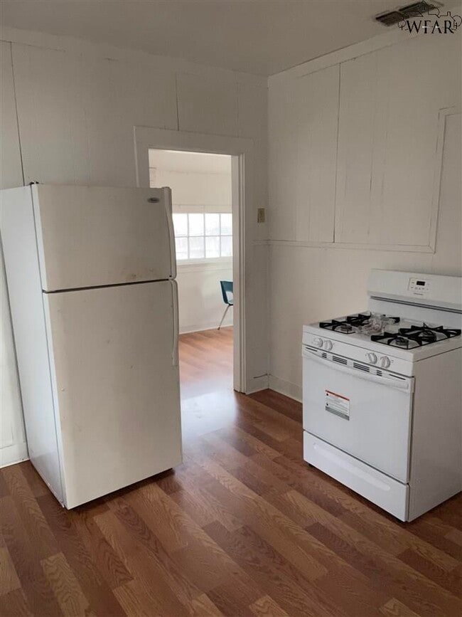 Photo - 2215 Taylor St