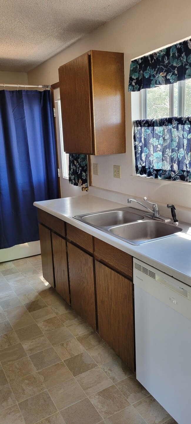 Photo - 140 Hotchkiss Ave
