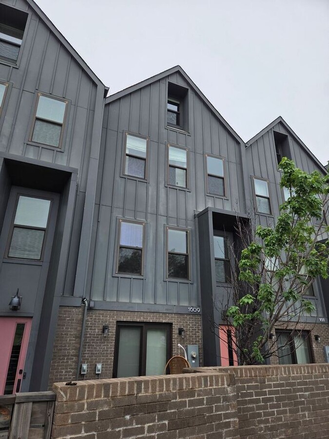 Photo - 3 Bedroom Modern Luxury Living in the Heart of Villa Heights