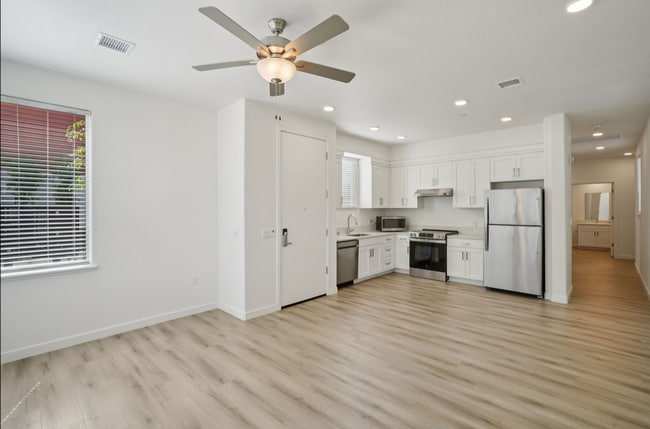T20 Lofts - With Private Garages