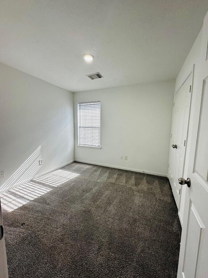 Photo - 6946 Paris St