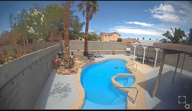 Building Photo - 2337 Avery Dr Unit Pool side Rental