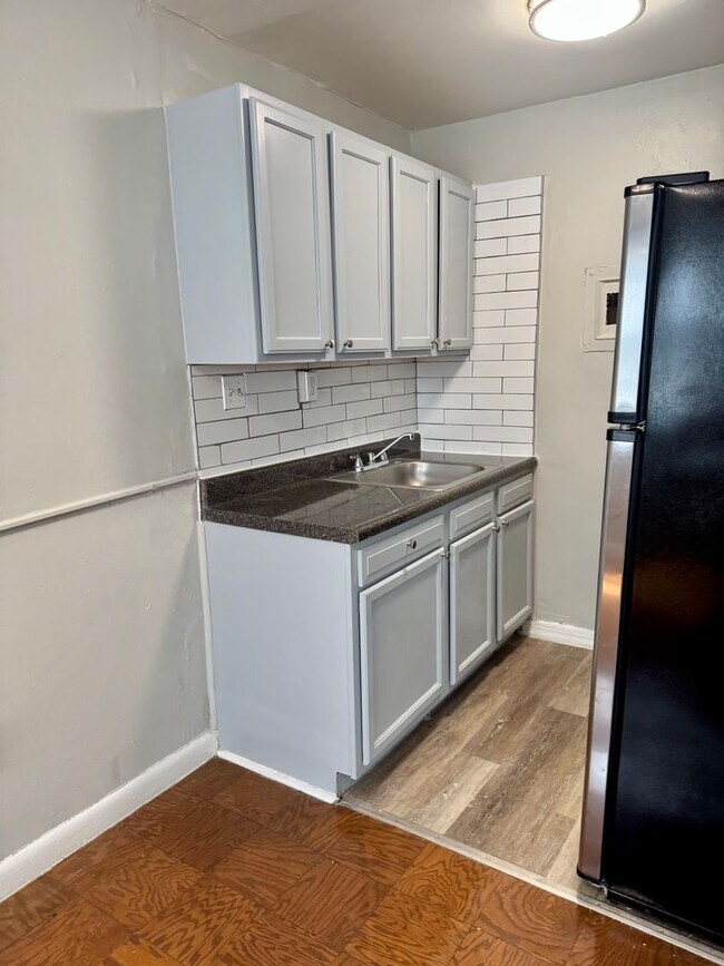 Photo - 1835 CENTRAL PL NE