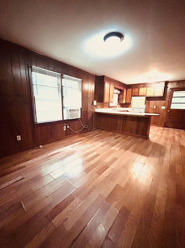 Photo - Charming Country Living - 3BR Brick Ranch in Round O