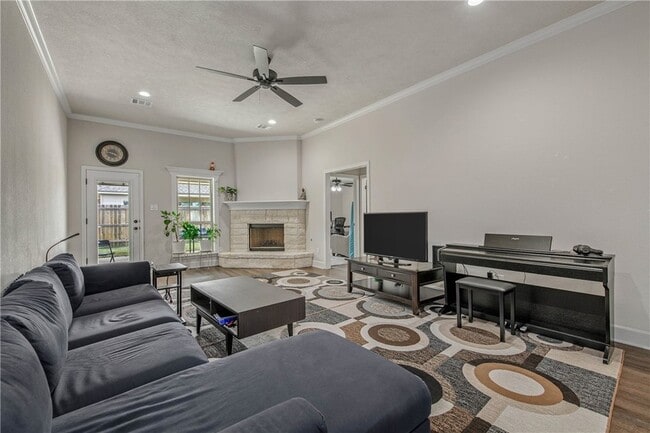 Photo - 1011 Dove Chase Ln