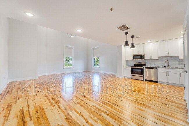 Photo - 306 N Road St Unit 123