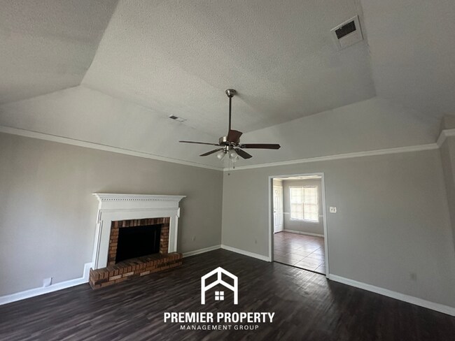 Photo - Quiet 3BR/2BA Cove in Bartlett Area | Vaulted Ceilings & Hardwood Floors
