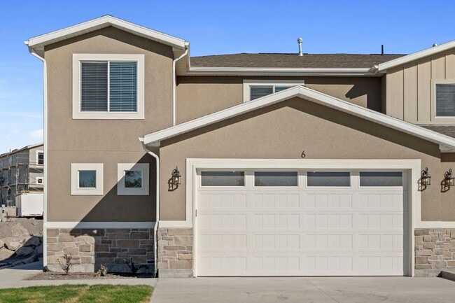 Building Photo - Brand New Luxury 4 Bedroom 2.5 Bath with O... Rental