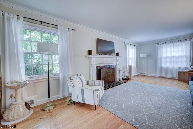 Photo - 548 Hartford Ct