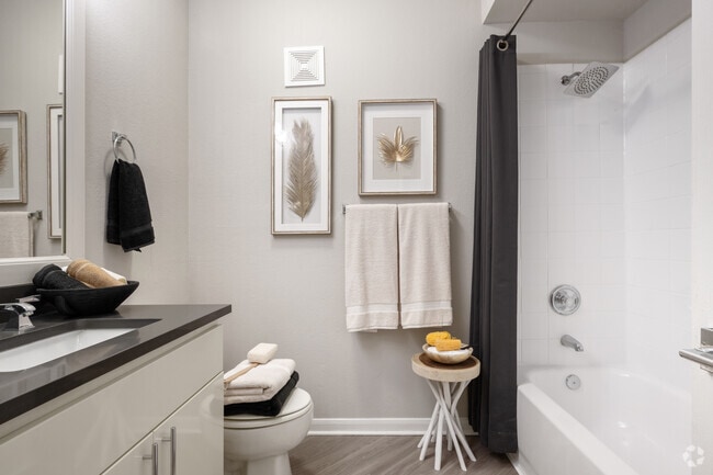 2BR, 2BA - 998SF