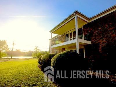 Building Photo - 304 Lakeview Terrace