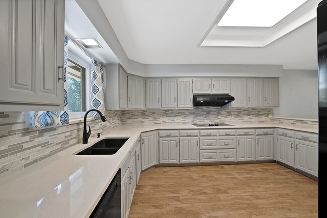 Photo - 2812 Whisperwood Trail