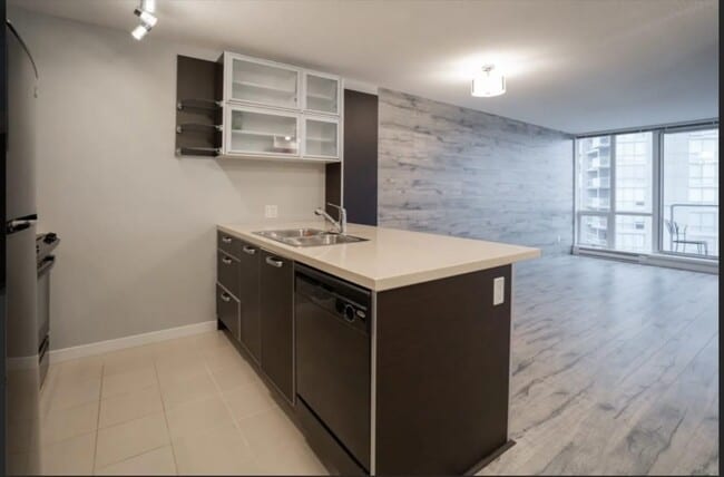 Building Photo - 13688 100 Av Unit Park Place One 2203