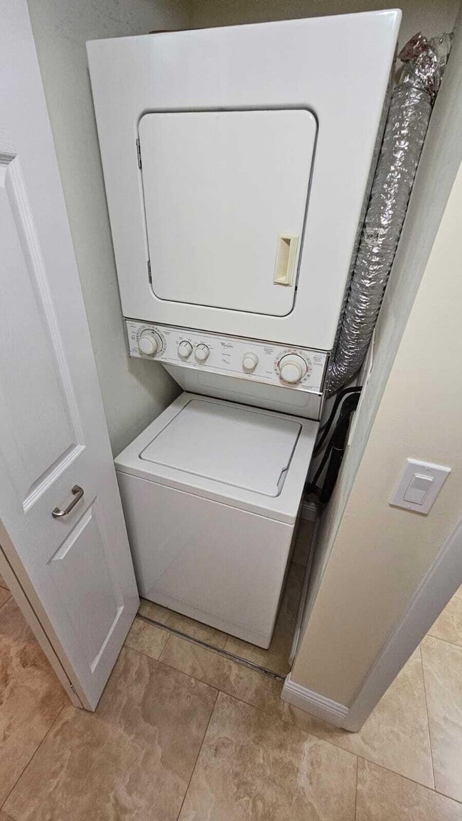 205 Foxtail Dr Unidad H3