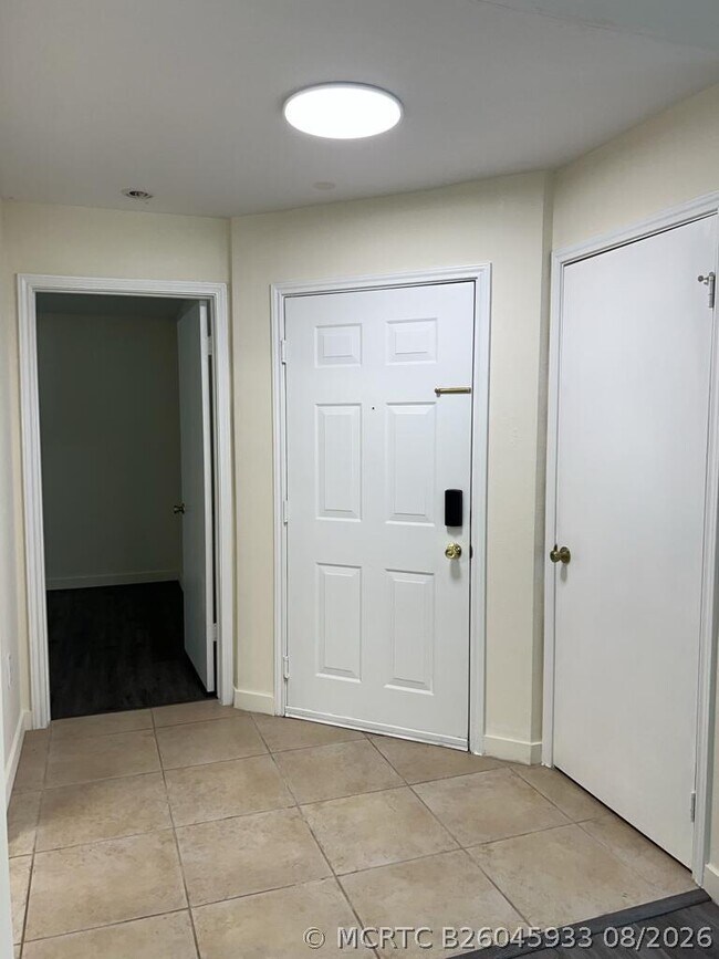 Photo - 2350 NW 33rd St Unit 807