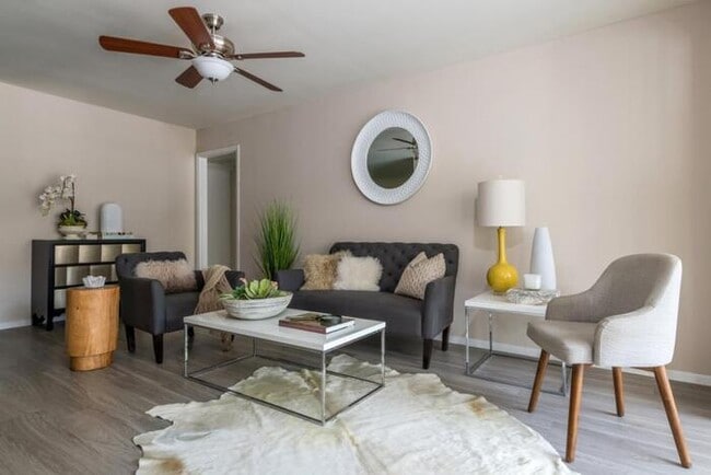 Photo - 1306 N Plymouth Rd Unidad c6