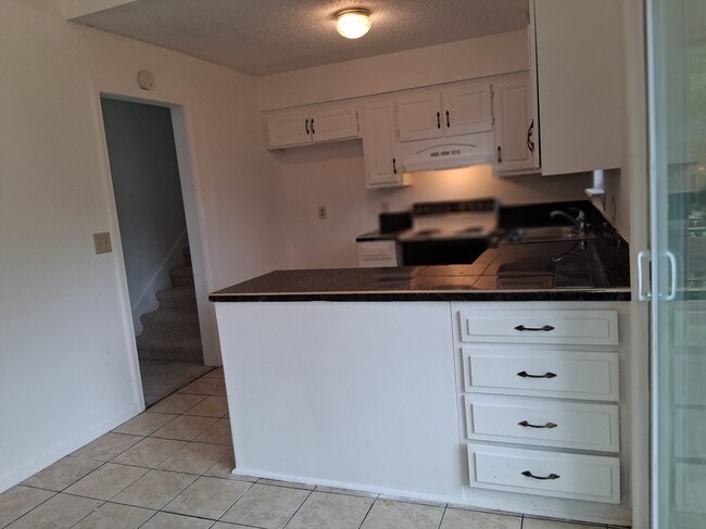 Photo - 146 N Saxony Dr