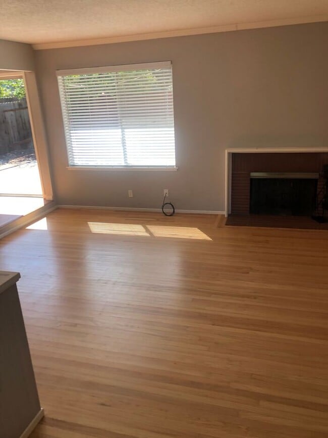 Photo - 3 bed 2 bath home for rent in SkyPark area...
