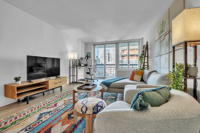 Building Photo - 70 W 37th St Rental