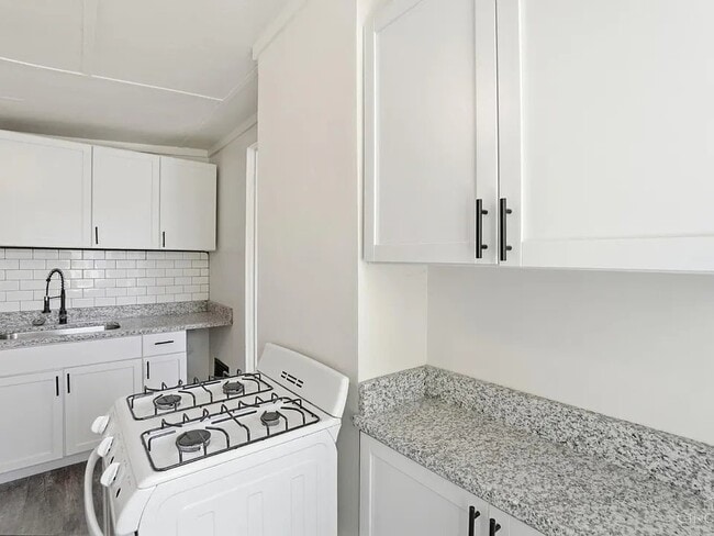 Photo - 4569 N Edgewood Ave Unit 4569 Top
