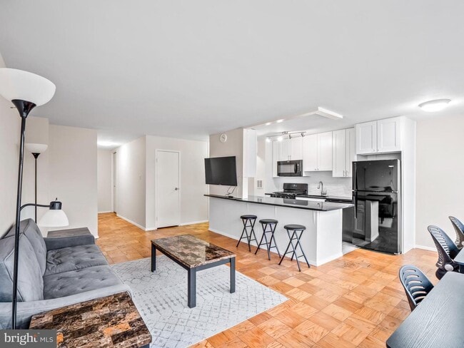 Building Photo - 2401 H St NW Unit 804