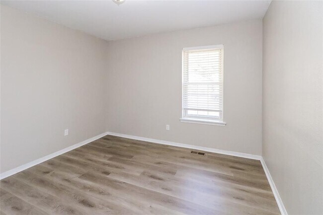 Photo - 10408 Glascow Dr