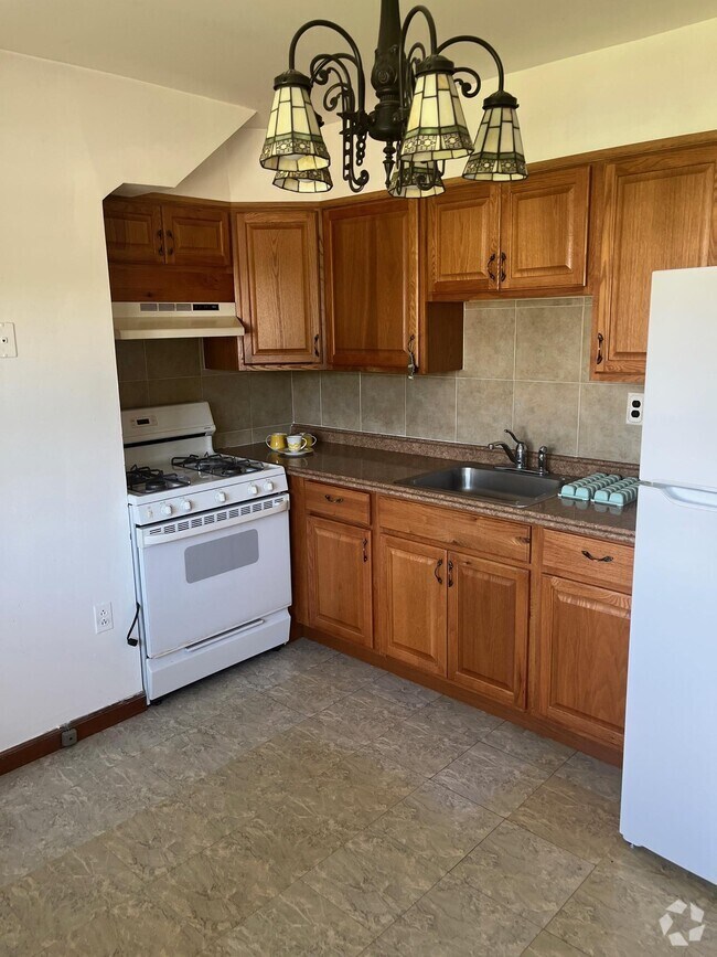 Building Photo - 104 S Conger Ave Rental