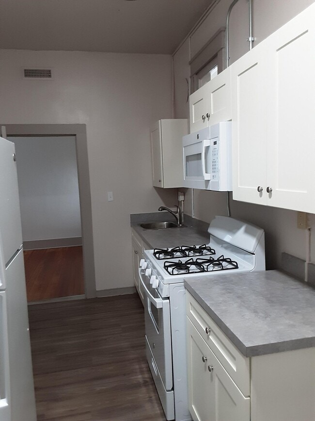 Photo - 847 1/2 Massachusetts