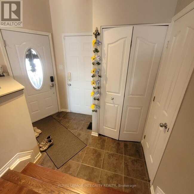 Photo - 554 Aberfoyle Cir