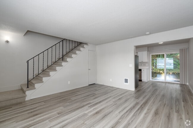 2BR, 1BA - 925SF - Living Room