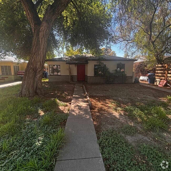 Building Photo - Spacious 3 Bed / 2 Bath Tempe Home – Avail...