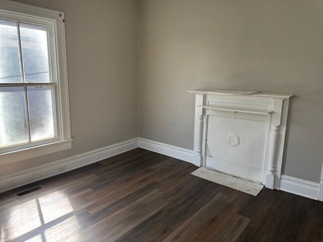 Photo - 353 Ann St NW