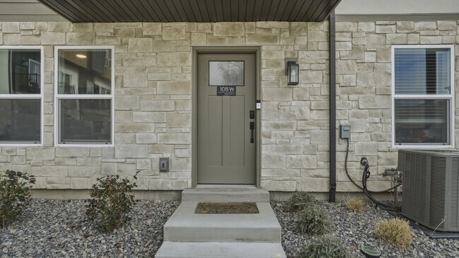 Photo - 108 W Ryker Ln
