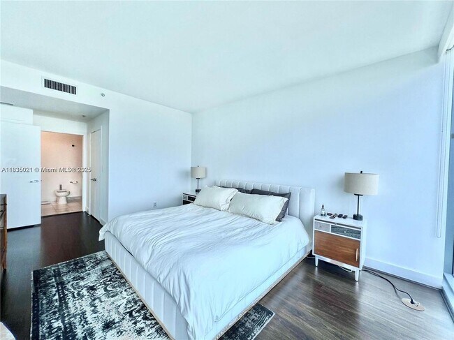 Photo - 601 NE 36th St